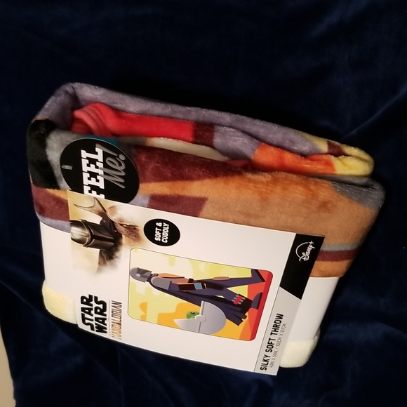 Star Wars Blanket Mandalorian Soft Silky Throw - Picture 3 of 4